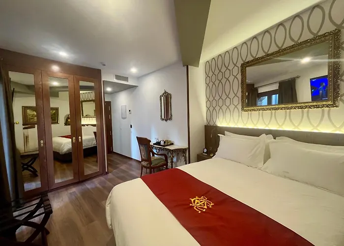 Boutique Cason De Lopez Hotel 4*